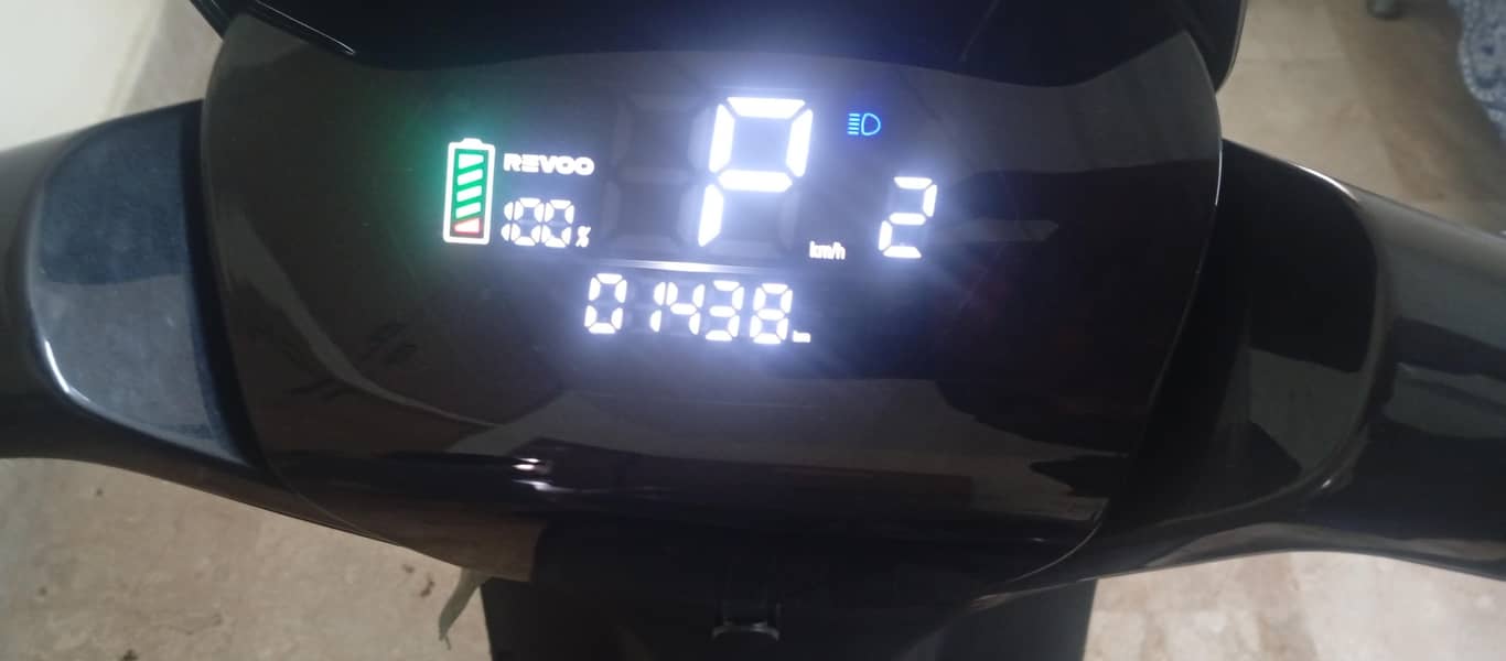 REVOO A12 2