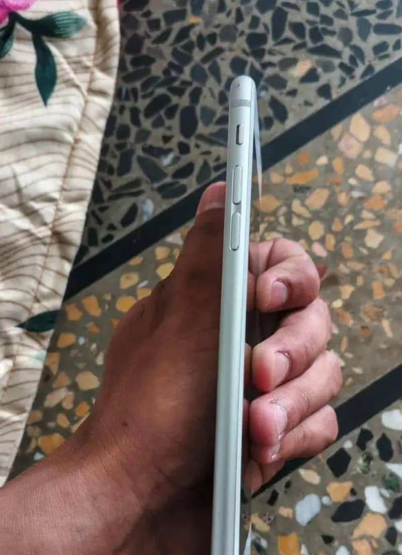 Apple iPhone 6 Plus 4