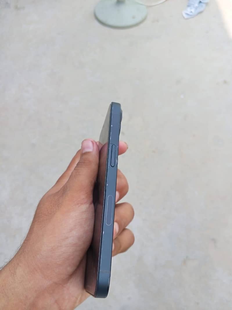 Apple iPhone 13 3