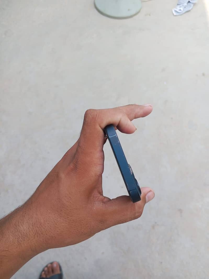 Apple iPhone 13 5