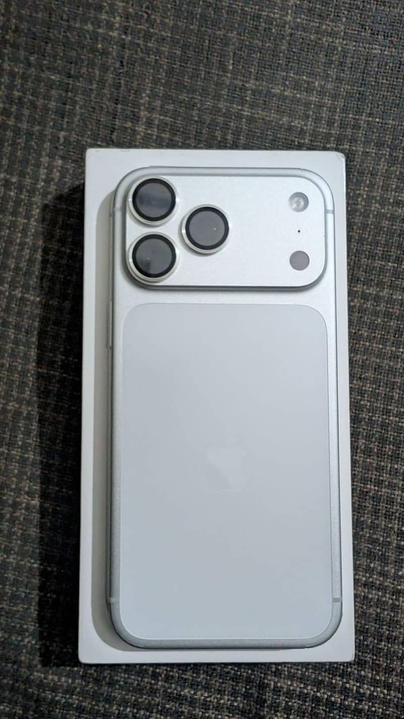 Apple iPhone 17 Pro Max 0