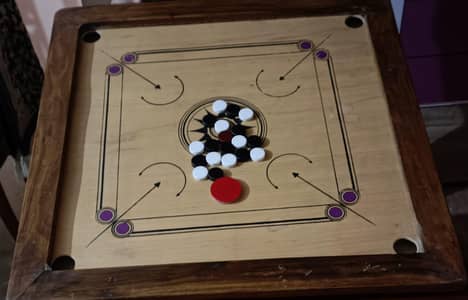 Carrom board
