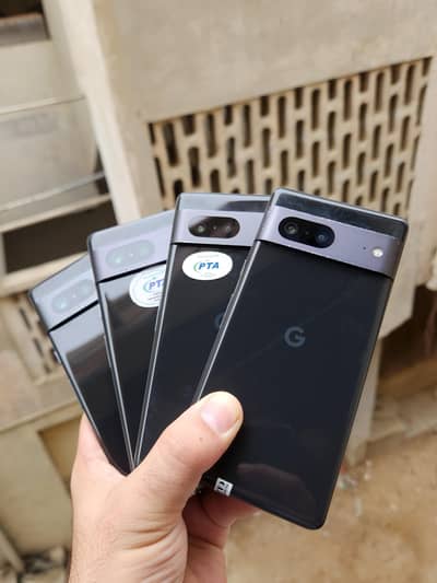 Google pixel 7 official hai. sirf condition thori rough hai body se.