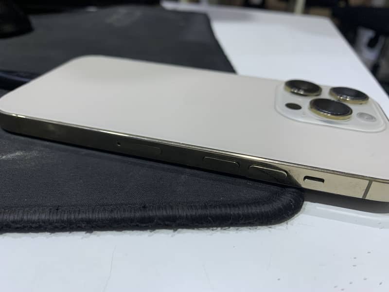 iPhone 14 Pro 2