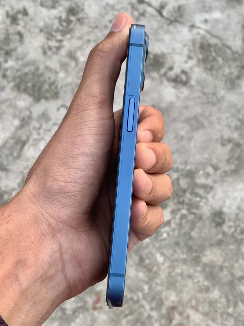 Apple iPhone 13 2