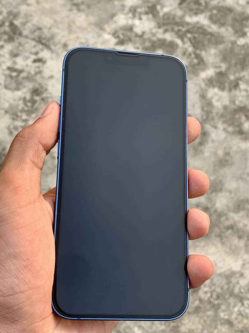 Apple iPhone 13 5