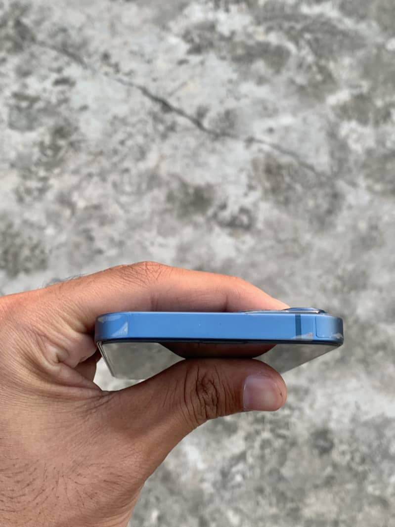 Apple iPhone 13 6