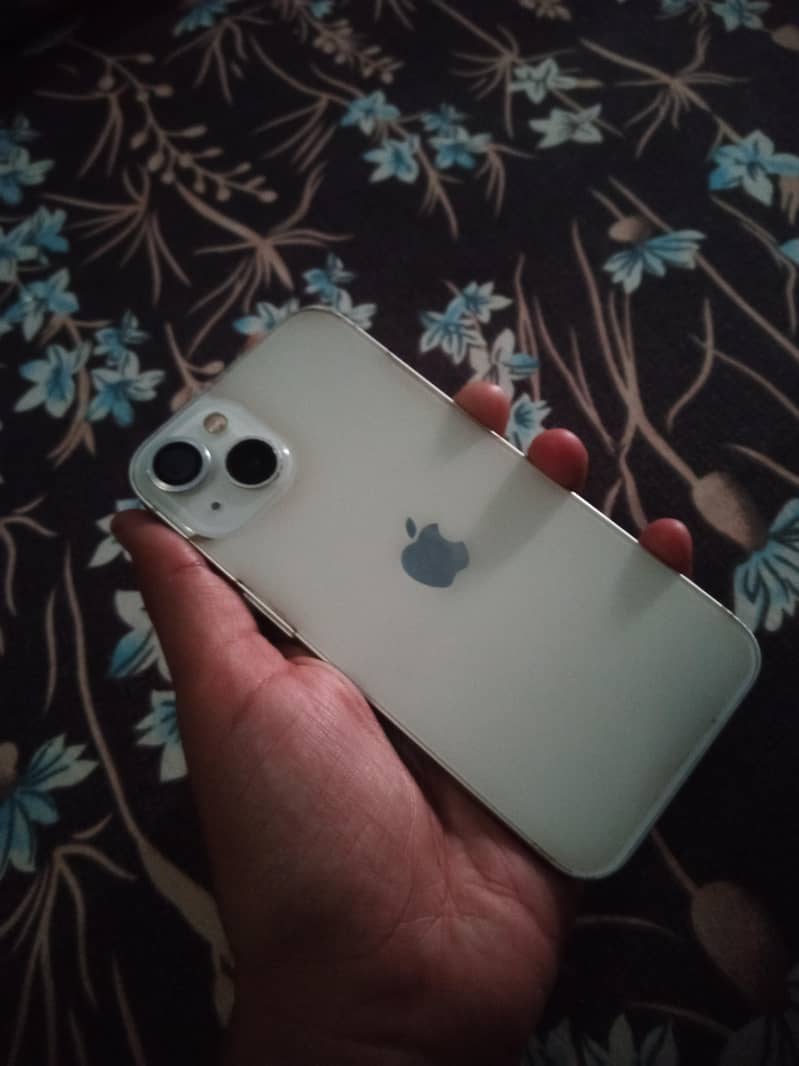 Apple iPhone 13 4