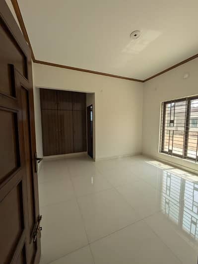 10 Marla upper Porition Ideal Location