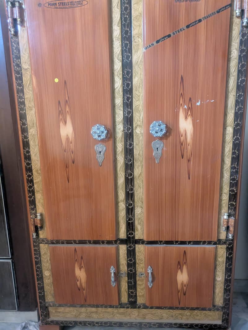 wardrobe 0