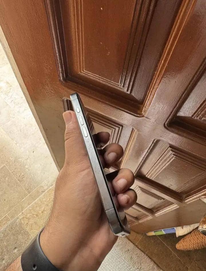 Apple iPhone 15 Pro 3