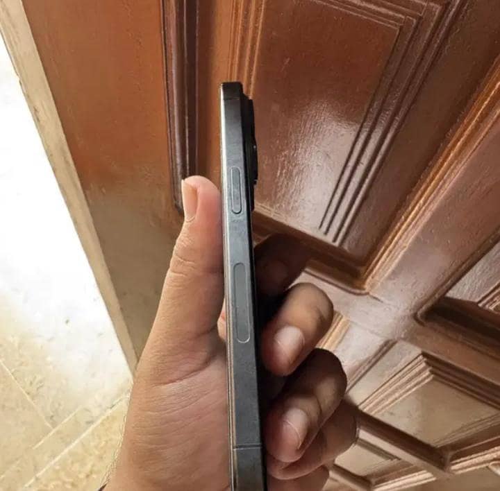 Apple iPhone 15 Pro 4