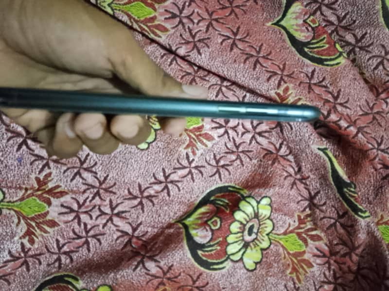 Apple iPhone 11 Pro Max 2