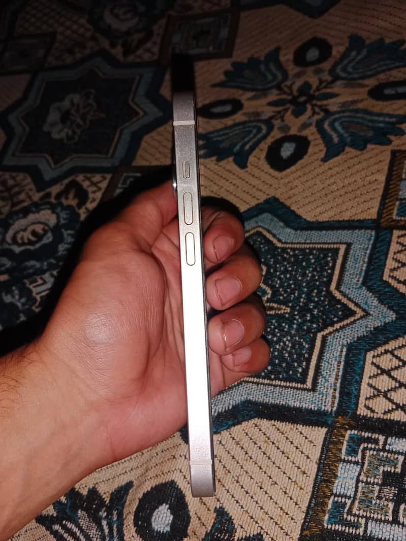 Apple iPhone 14 4