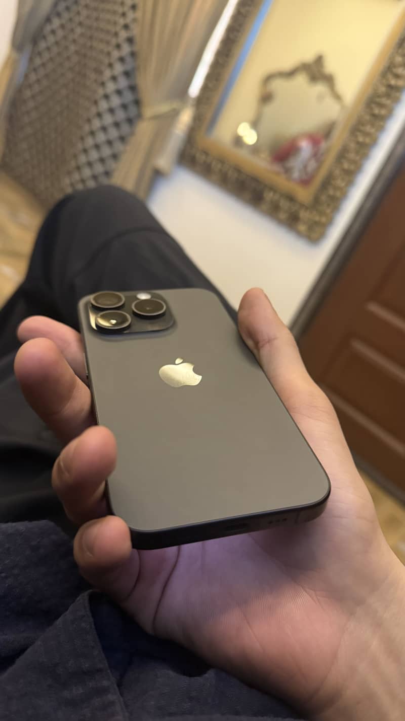 Apple iPhone 15 Pro 4