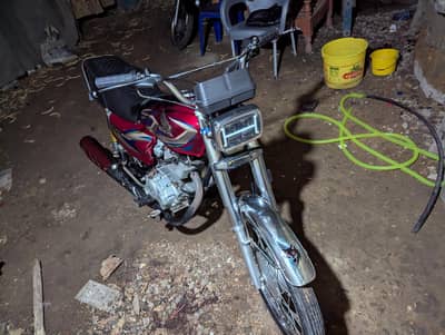 125 Honda inta Chali bhi NH he bilkul saaf sutri or ik haath ke Chali