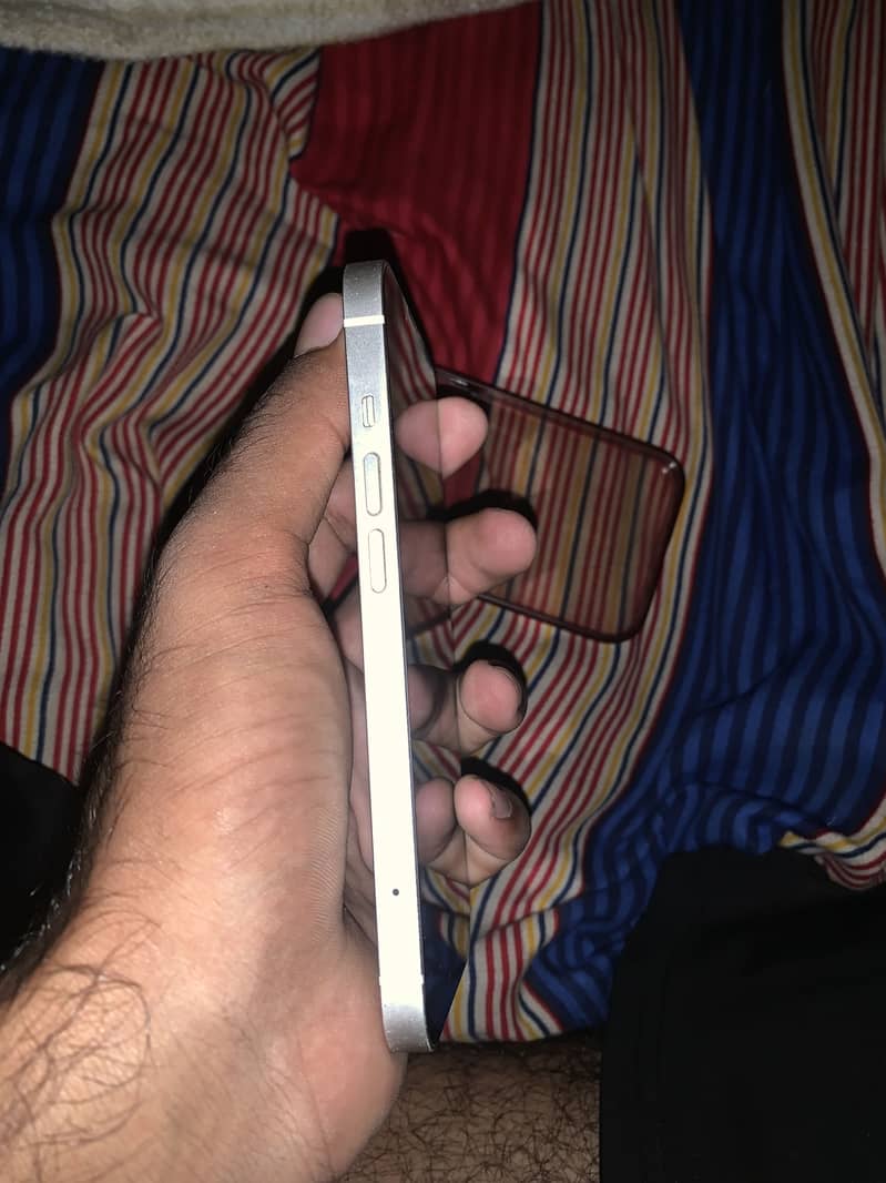 Apple iPhone 13 3