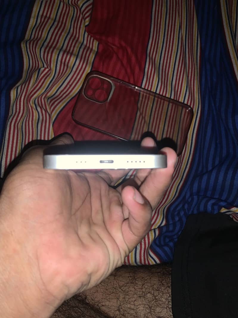 Apple iPhone 13 5