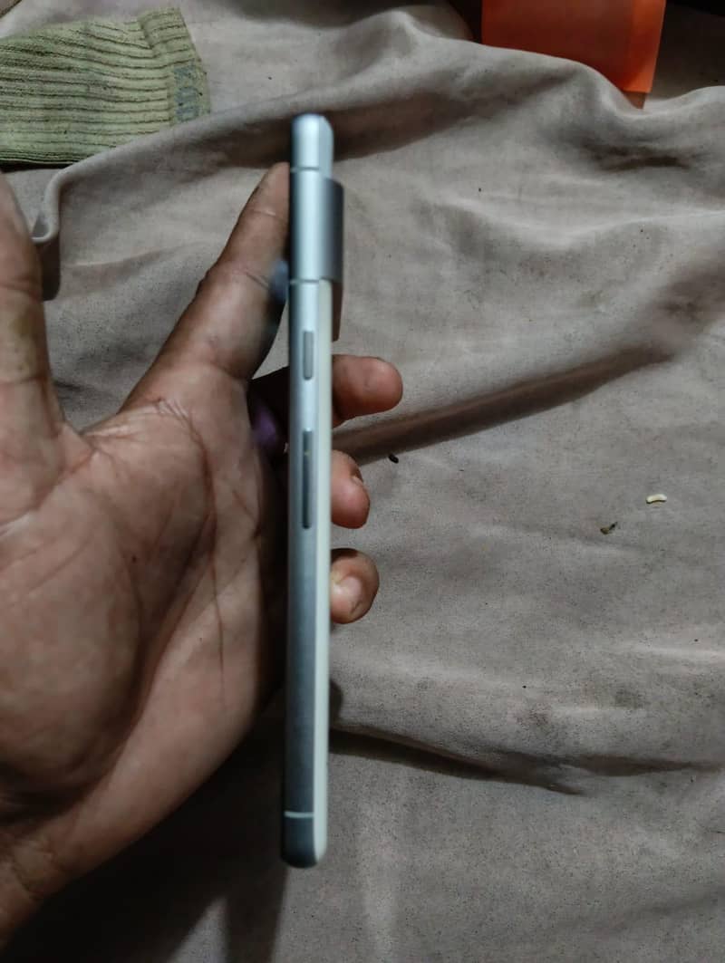 Google Pixel 7 4