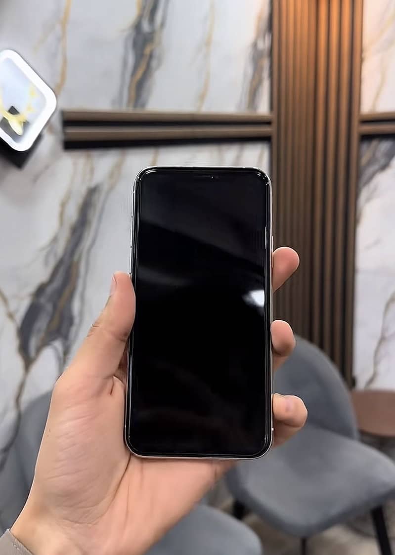 Apple iPhone 11 Pro 1