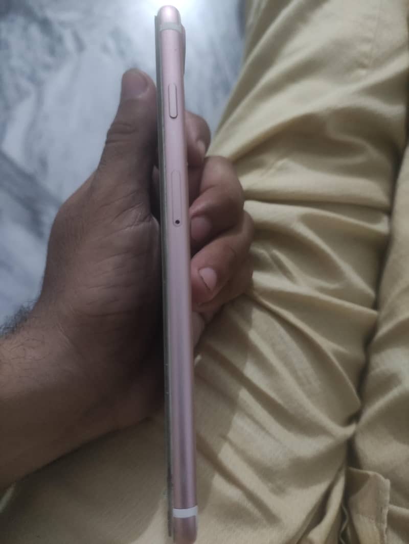 Apple iPhone 7 2