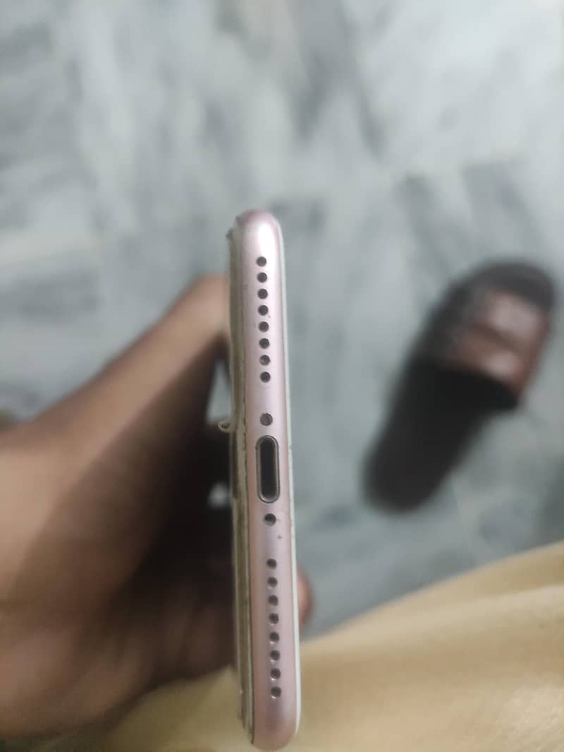 Apple iPhone 7 3