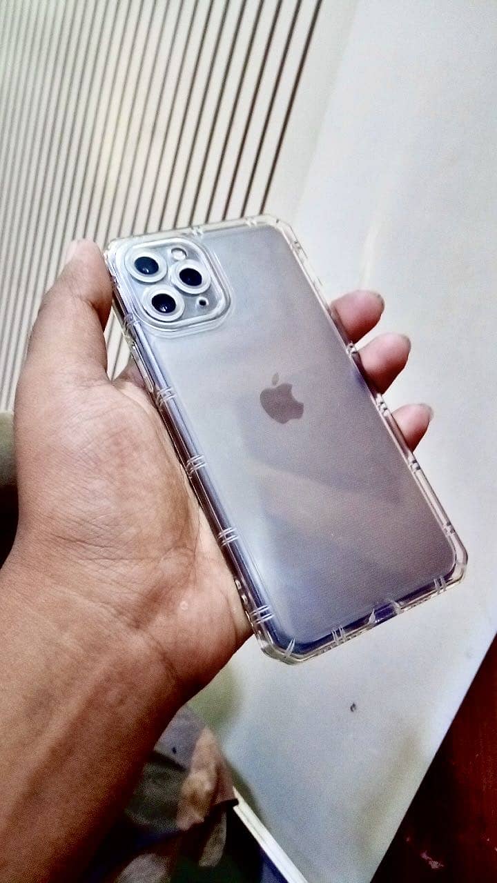 Apple iPhone 11 Pro 2