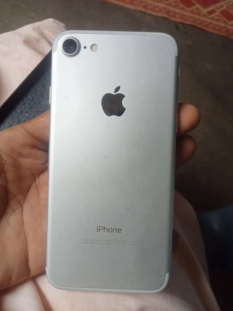 Apple iPhone 7 0