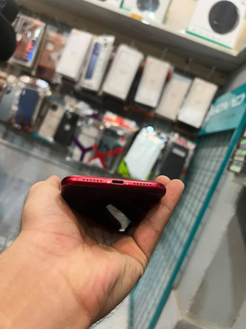 Apple iPhone 11 3
