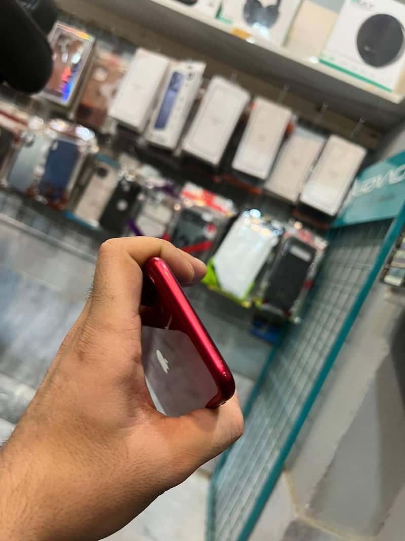Apple iPhone 11 4