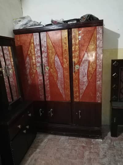 Almari 3Doors in 10x10 condition available in sadiqabad