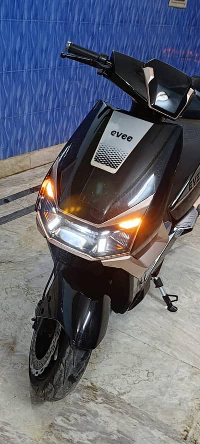 Evee S1 PRO for sale model 2025 new condition all bike ok