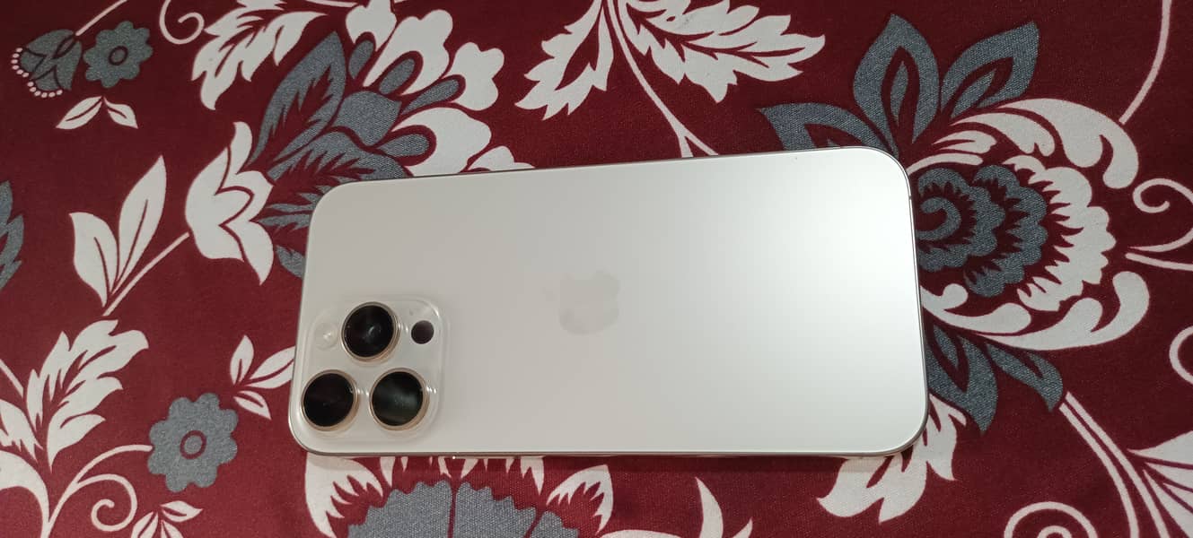 Apple iPhone 16 Pro Max 0