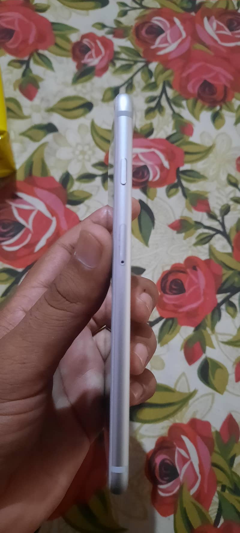 Apple iPhone 7 Plus 4