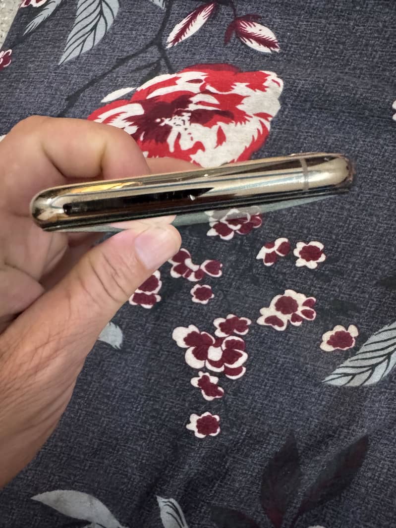 Apple iPhone 11 Pro 6
