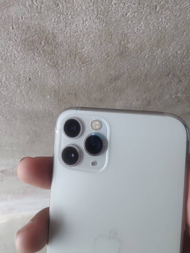 Apple iPhone 11 Pro 2