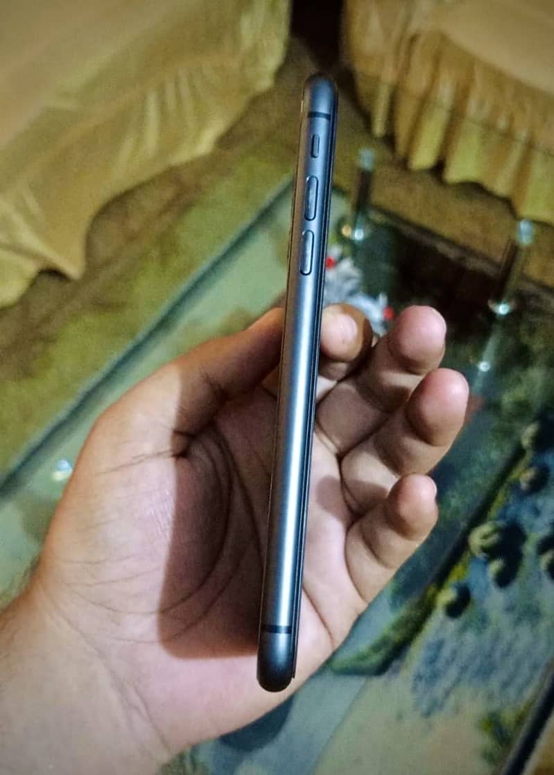 Apple iPhone 11 3
