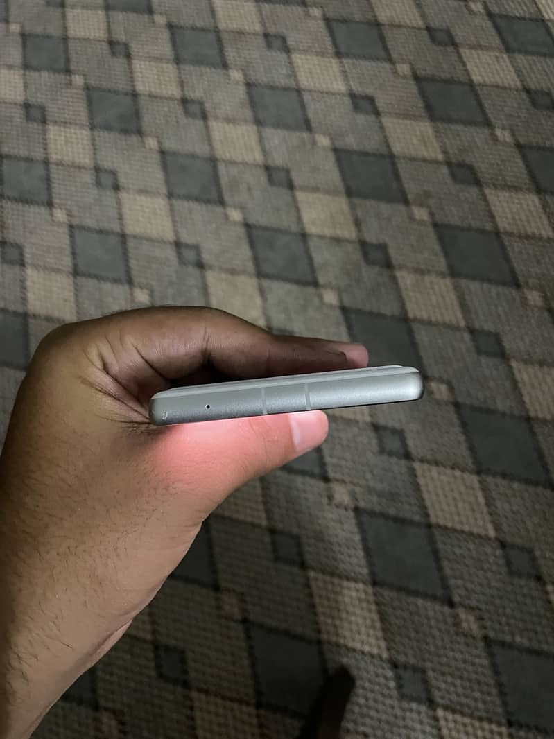 Google Pixel 7a 2