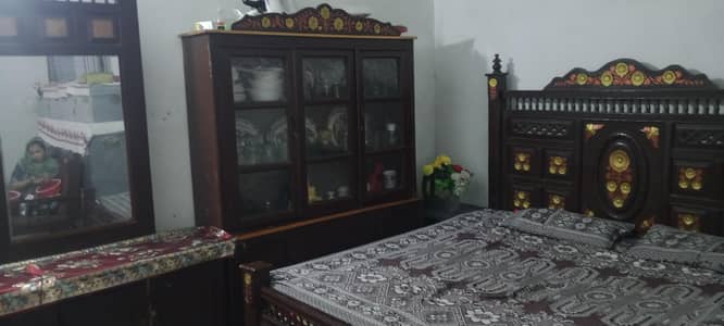 Bed, Dressing & Showcase)