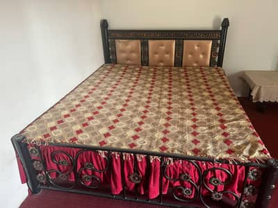 Double bed with cushioned headset