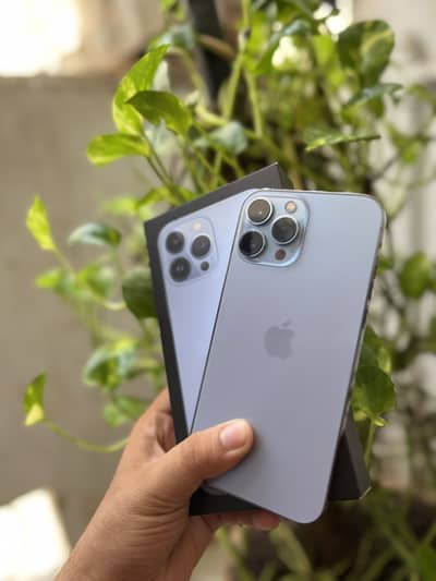 iPhone 13 Pro Max 256GB FACTORY UNLOCK  ( just line on display )