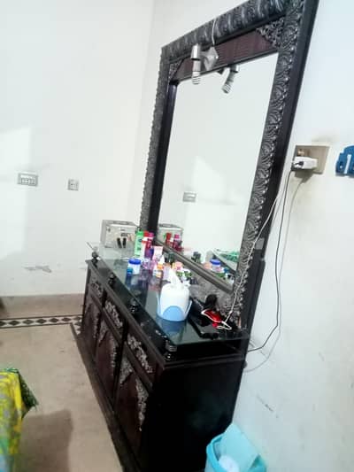 one dressing table 2 Racs