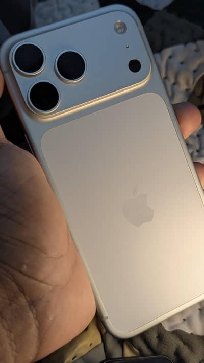Apple iPhone 17 Pro Max FU 1 cycle