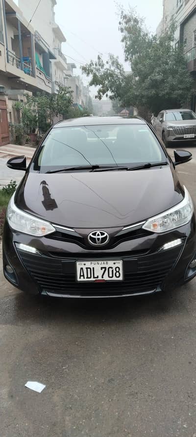 Toyota Yaris 1.5 cvt Full Option.
