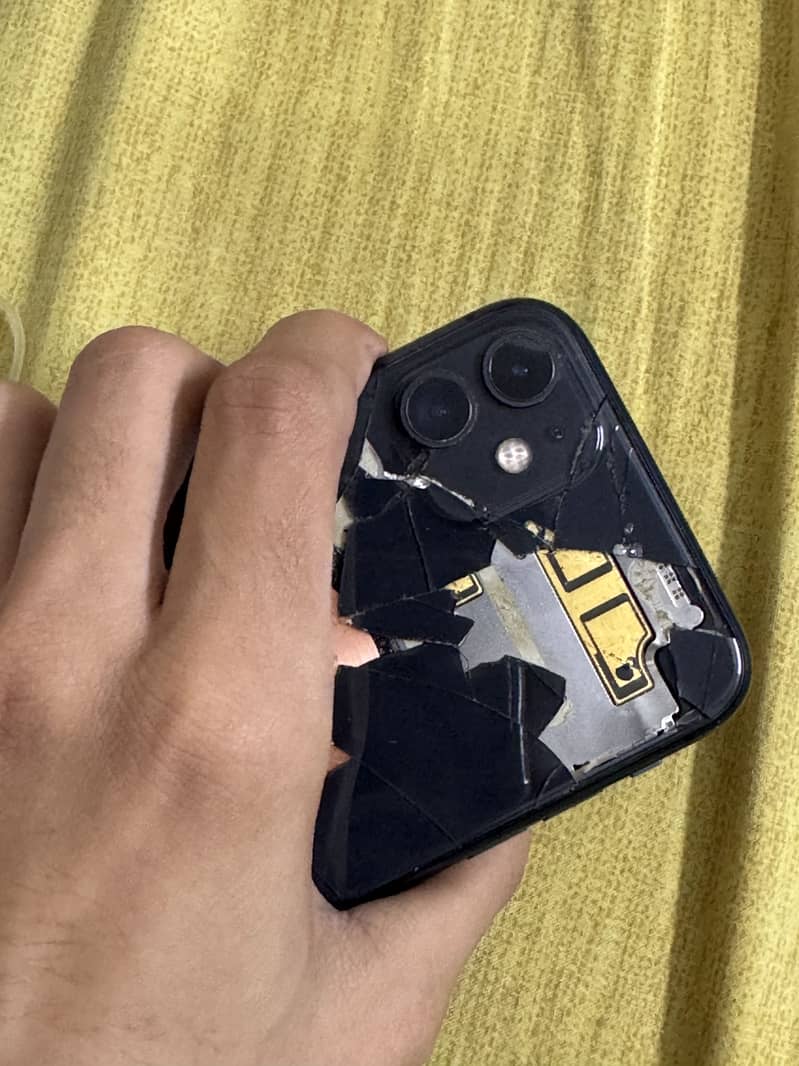 Apple iPhone 11 4