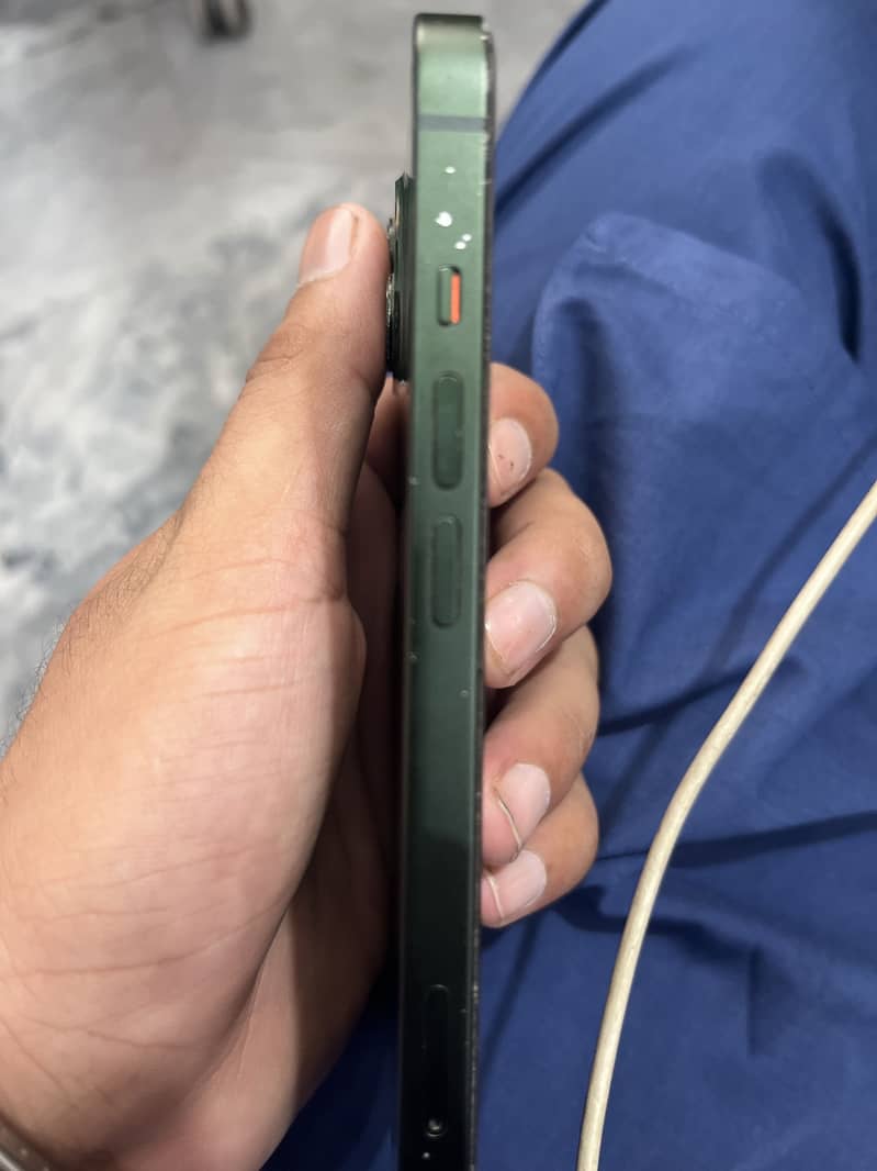 Apple iPhone 13 1