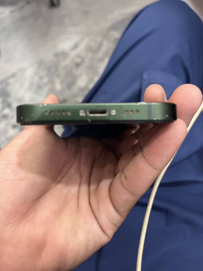 Apple iPhone 13 4