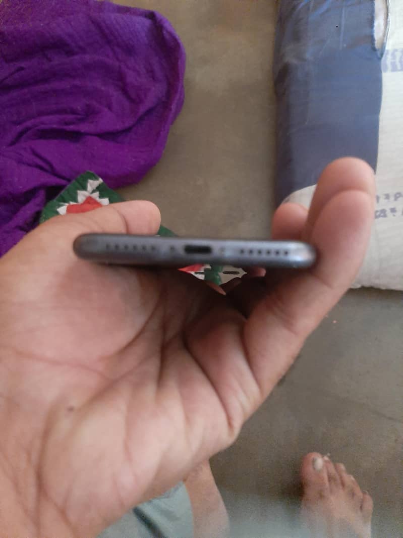 Apple iPhone 8 1