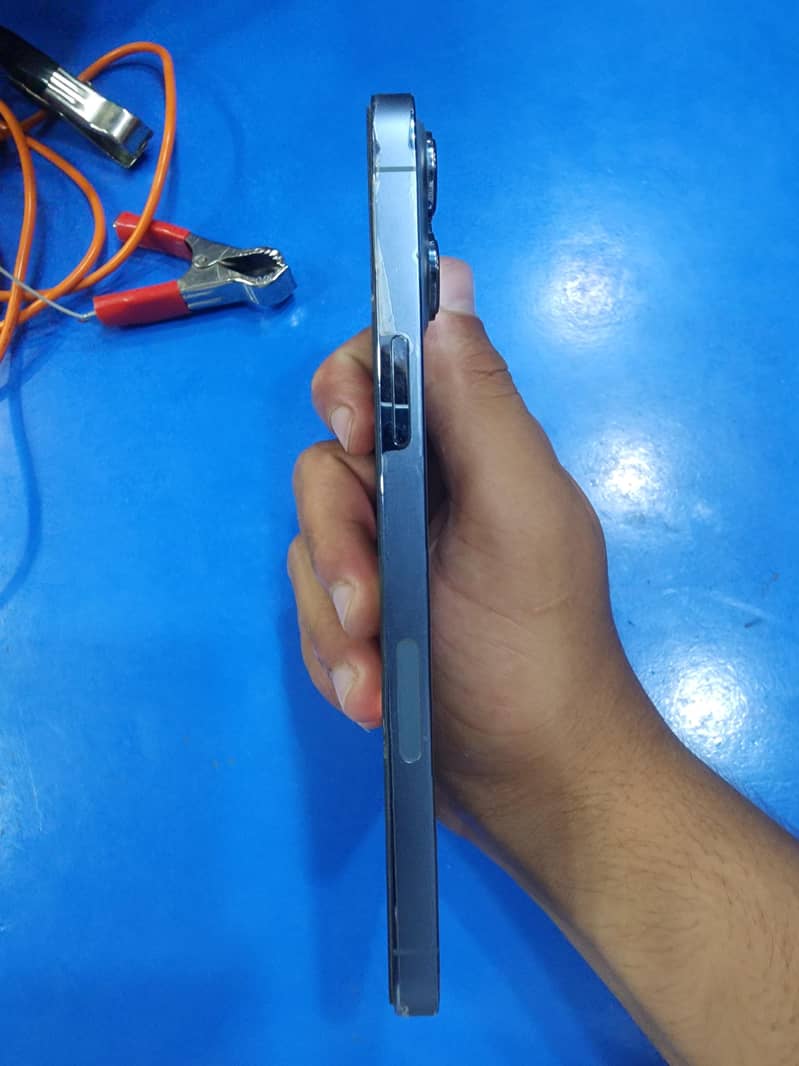 Apple iPhone 13 Pro Max 1