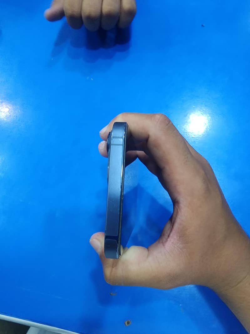 Apple iPhone 13 Pro Max 2